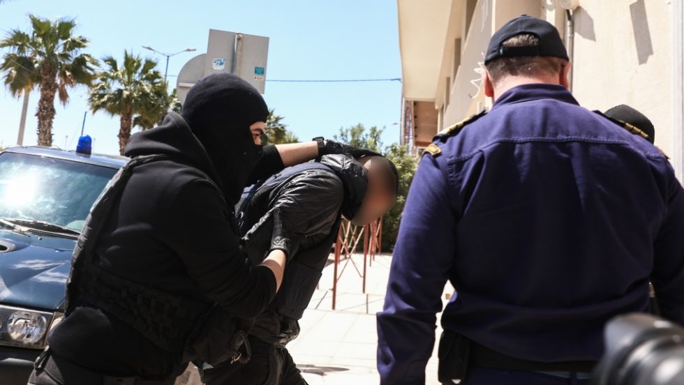 Δολοφονία στον Άγιο Δημήτριο: Ελεύθεροι μέχρι τη Δευτέρα οι τρεις κατηγορούμενοι για υπόθαλψη - «Ήταν ο πρώτος της έρωτας»